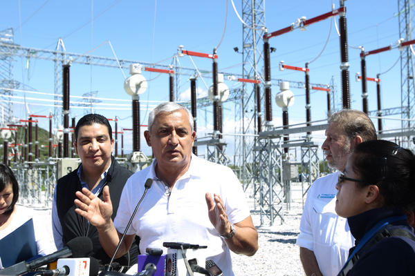 Otto Pérez participa de la inauguración de una sub estación eléctrica en San Agustín Acasaguastlán (Foto Prensa Libre: Álvaro Interiano) <br _mce_bogus="1"/>