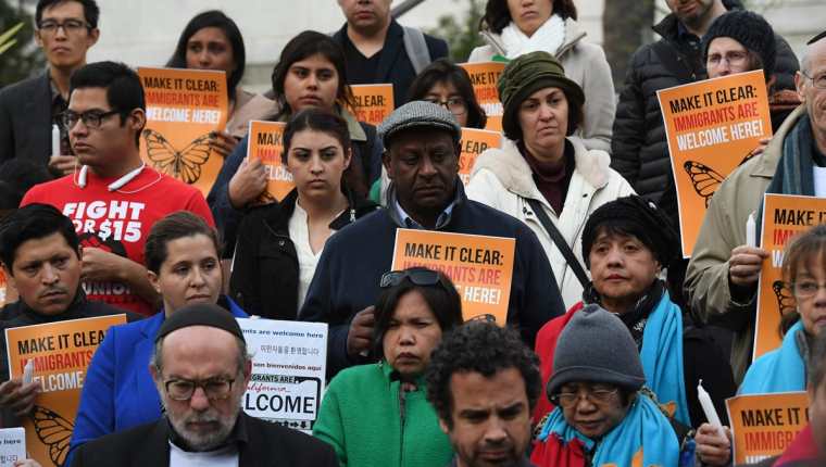 Una protesta en Los Ángeles que pide el fin de las deportaciones- (Foto Prensa Libre: AFP)