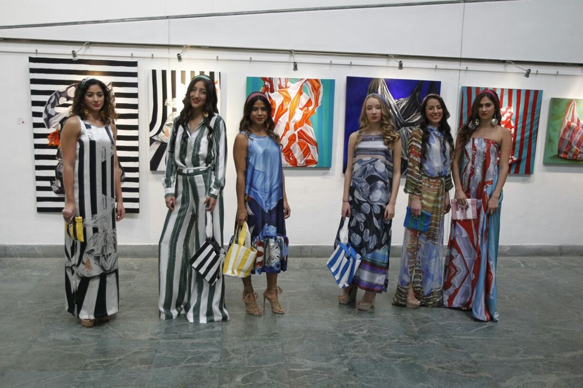 Los trajes diseñados por Francesca Miranda se inspiran en las obras de arte de Katia Miranda. (Foto Prensa Libre: Paulo Raquec)