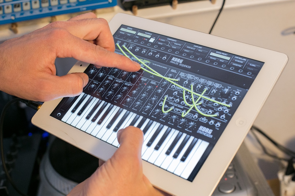 La app Korg iMS-20 simula en el iPad, entre otros, el sintetizador analógico Korg MS-20. (Foto Prensa Libre: DPA)