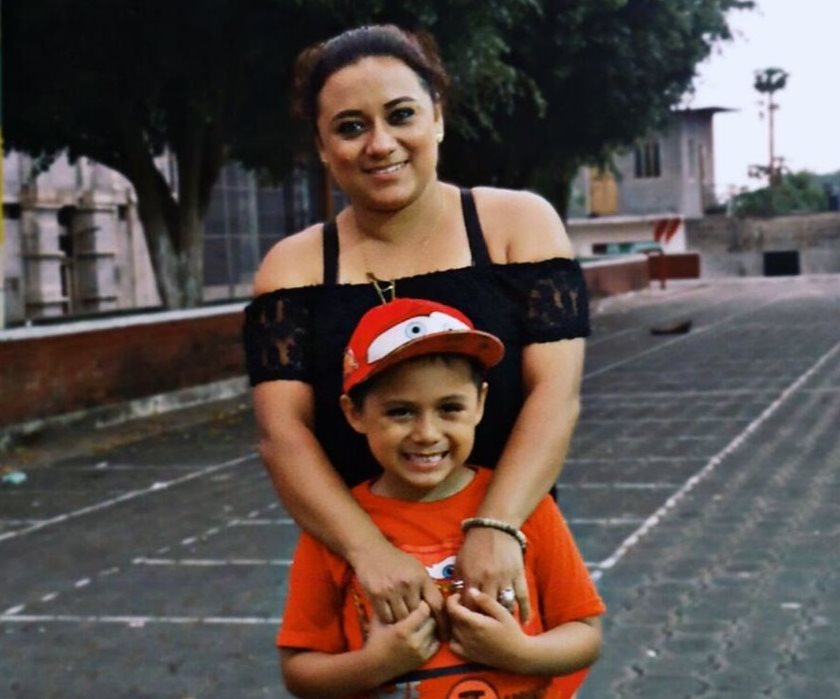 Después de más de dos meses separados, Lourdes de León podrá abrazar nuevamente a su hijo Leo, quien está esta en un albergue en Nueva York, Estados Unidos. (Foto Prensa Libre: Cortesía Lourdes de León)