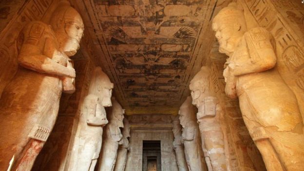 El Gran Templo cuenta con jeroglíficos que se van desde el piso hasta el techo. EMMEPI TRAVEL/ALAMY