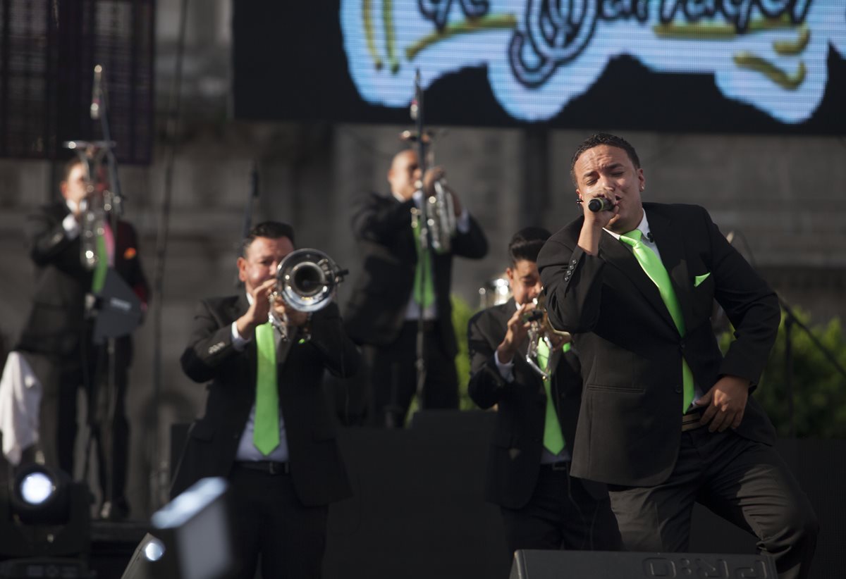 La Original Banda El Limón celebra su destacada trayectoria. (Foto Prensa Libre: AP)