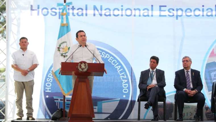 El presidente Jimmy Morales participó este jueves en la inauguración de un hospital especializado en Villa Nueva. (Foto Prensa Libre: Érick Ávila)