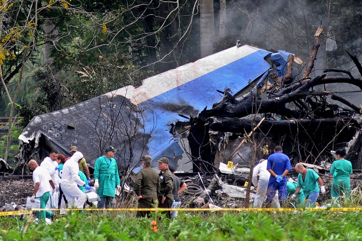 Familiares llegaron a La Habana para la identificación de las víctimas del accidente aéreo. (Foto Prensa Libre: EFE)