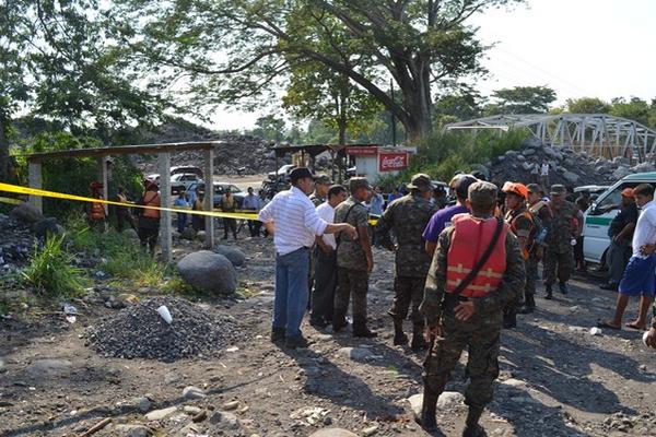 Andrés Candelaria López Xapet murió  al caer en aguas del río Samalá. (Foto Prensa Libre: Jorge Tizol).