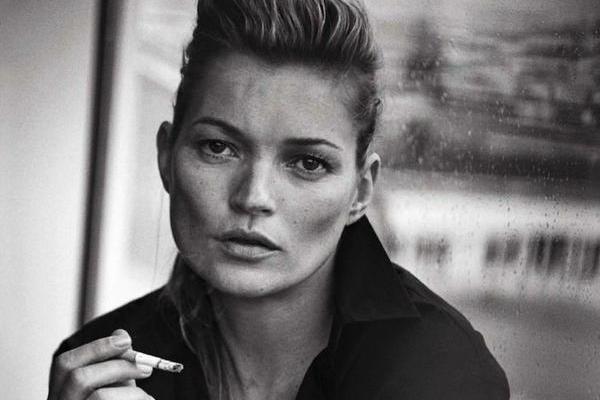 Unas fotografías que recuerdan a la imagen de la top en los años 90.