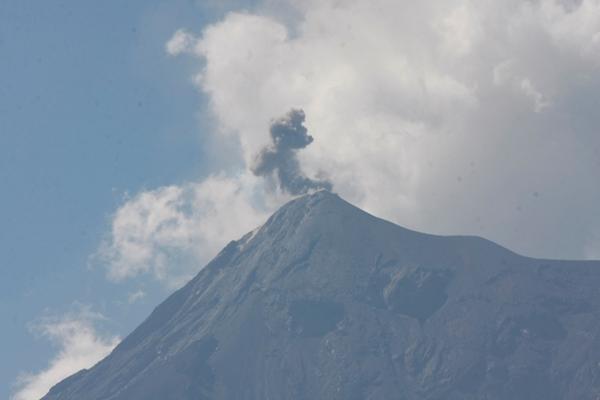 El Volcán de Fuego se encuentra en actividad eruptiva. (Foto Prensa Libre: Renato Melgar).
