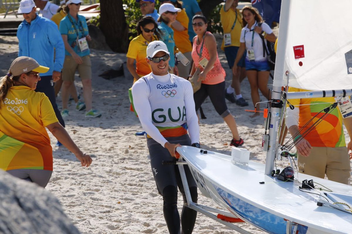 El velerista Juan Maegli mejora su posición en Juegos Olímpicos