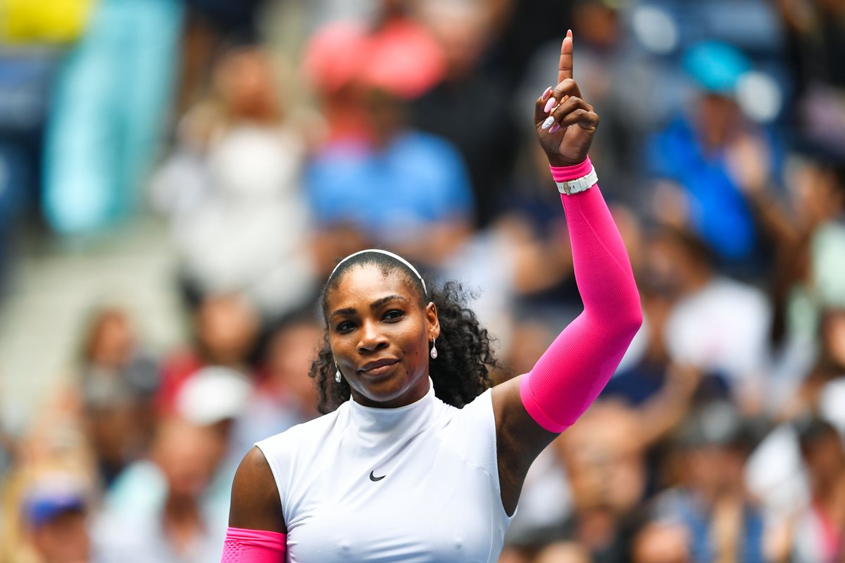 Serena Williams celebra su boleto hacia los octavos de final del US Open. (Foto Prensa Libre: AFP)