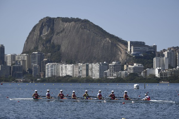 Equipo Polonia asistir a una sesión de entrenamiento de remo en Río de Janeiro. (Foto Prensa Libre: AFP)