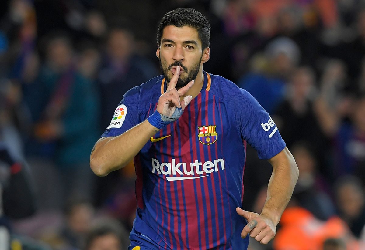 Luis Suárez festeja el único gol del Barcelona en el duelo frente al Valencia en la Copa del Rey. (Foto Prensa Libre: AFP)