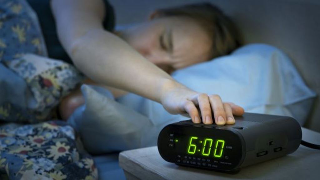 Por qué no es aconsejable retrasar la alarma del despertador una y otra vez