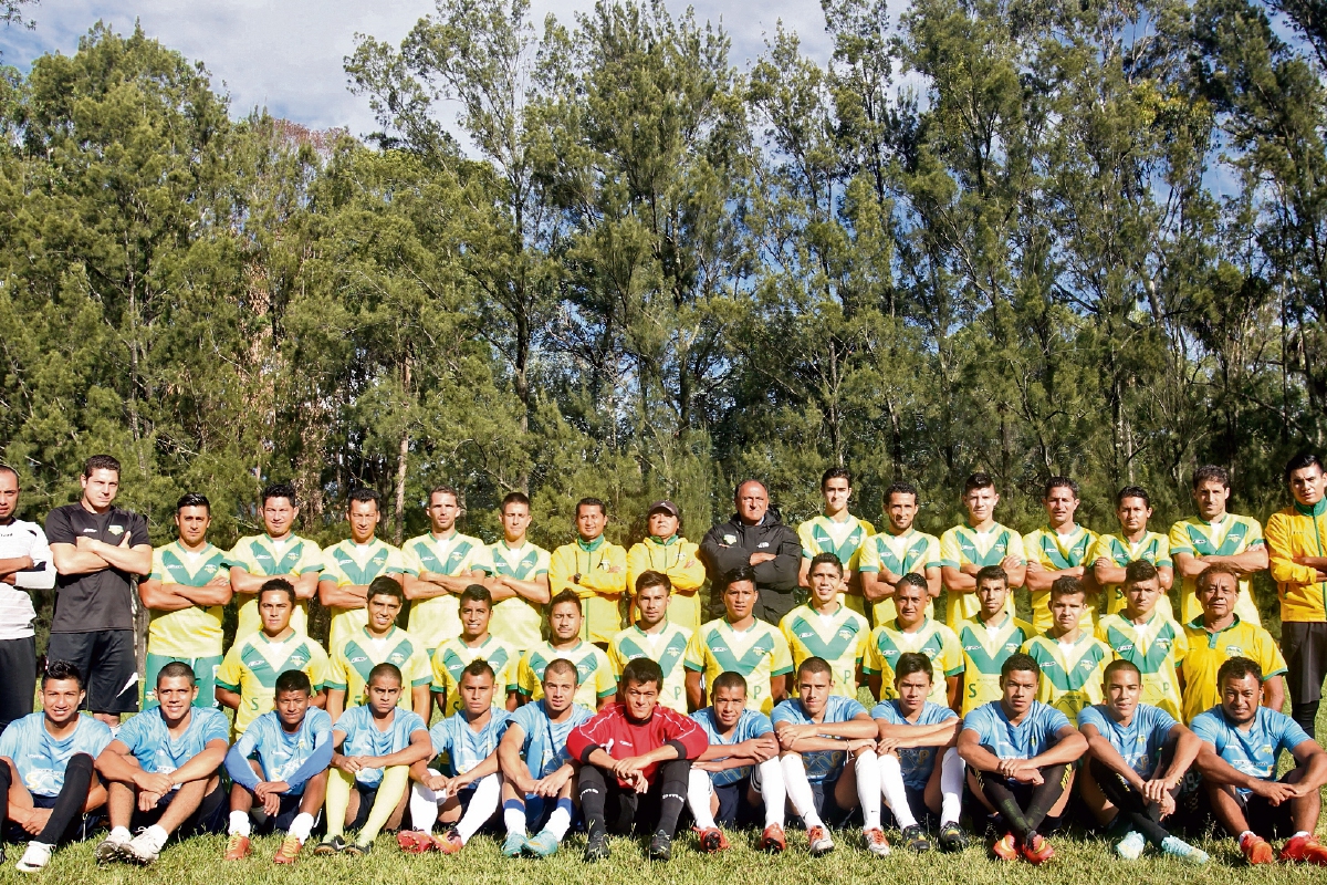 El plantel miguelense posa para el lente de Tododeportes, en el Complejo Deportivo de Guatel.(Foto Prensa Libre: Edwin Fajardo)