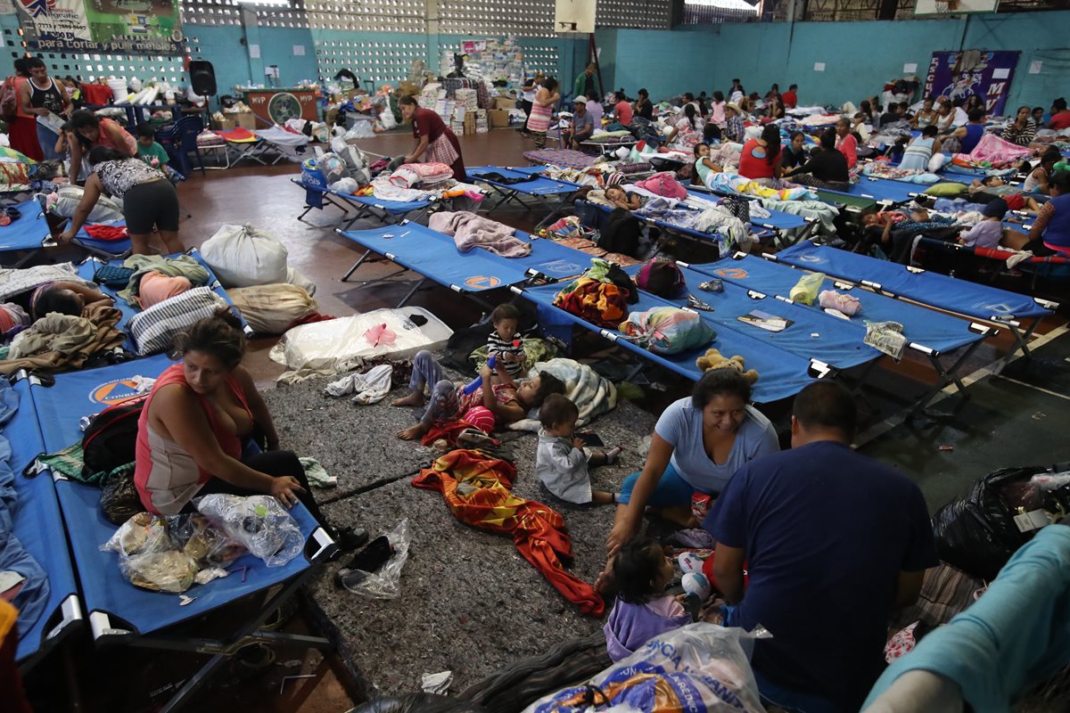 En la mayoría de los albergues en Escuintla necesitan medicina para las enfermedades respiratorias y digestivas. (Foto Prensa Libre: Hemeroteca)