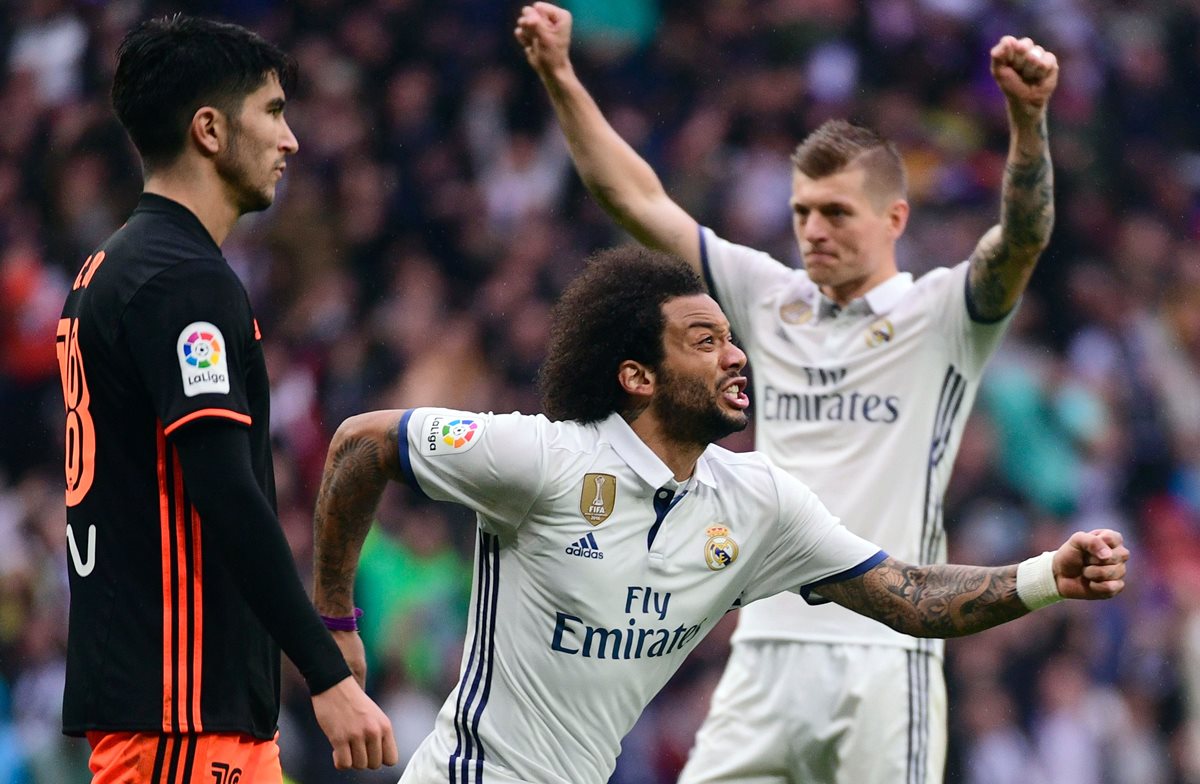 Marcelo estremeció el Bernabéu con un gol a pocos minutos del pitazo final. (Foto Prensa Libre: AFP)