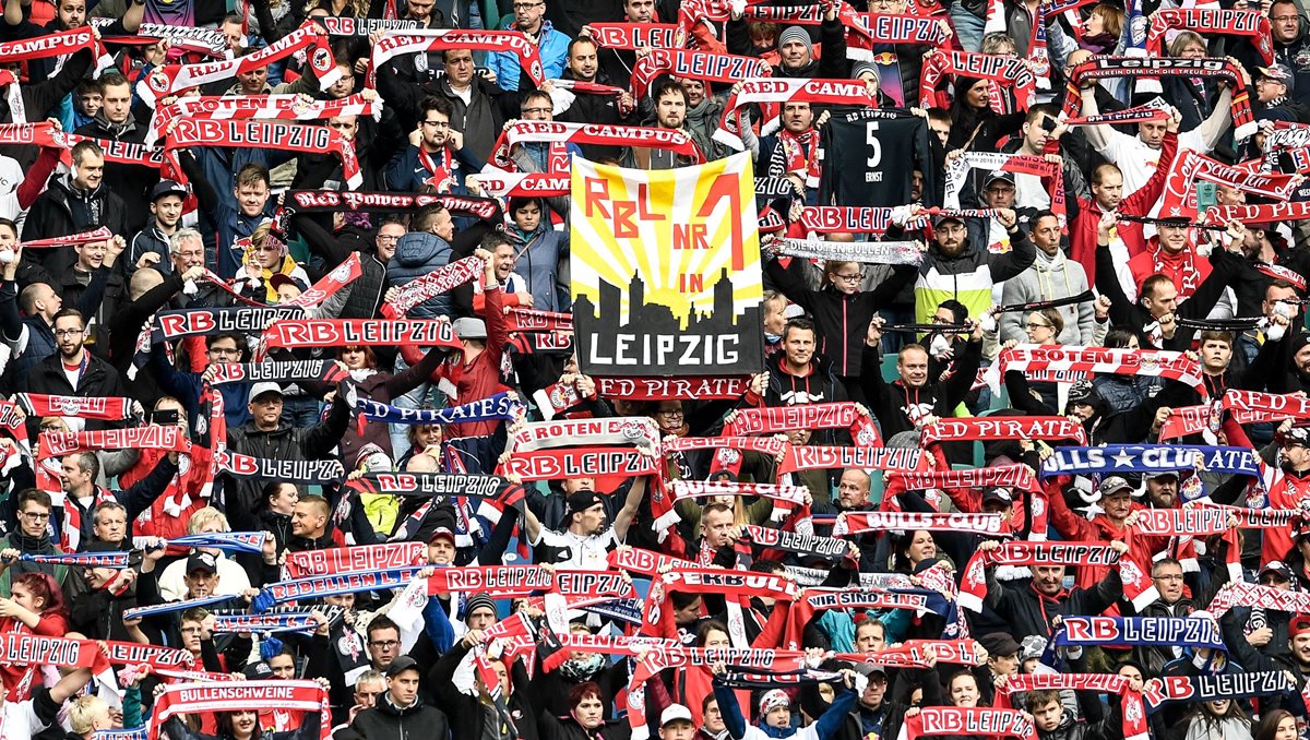 La afición del Leipzig poco a poco ha ido en aumento. (Foto Prensa Libre: EFE)