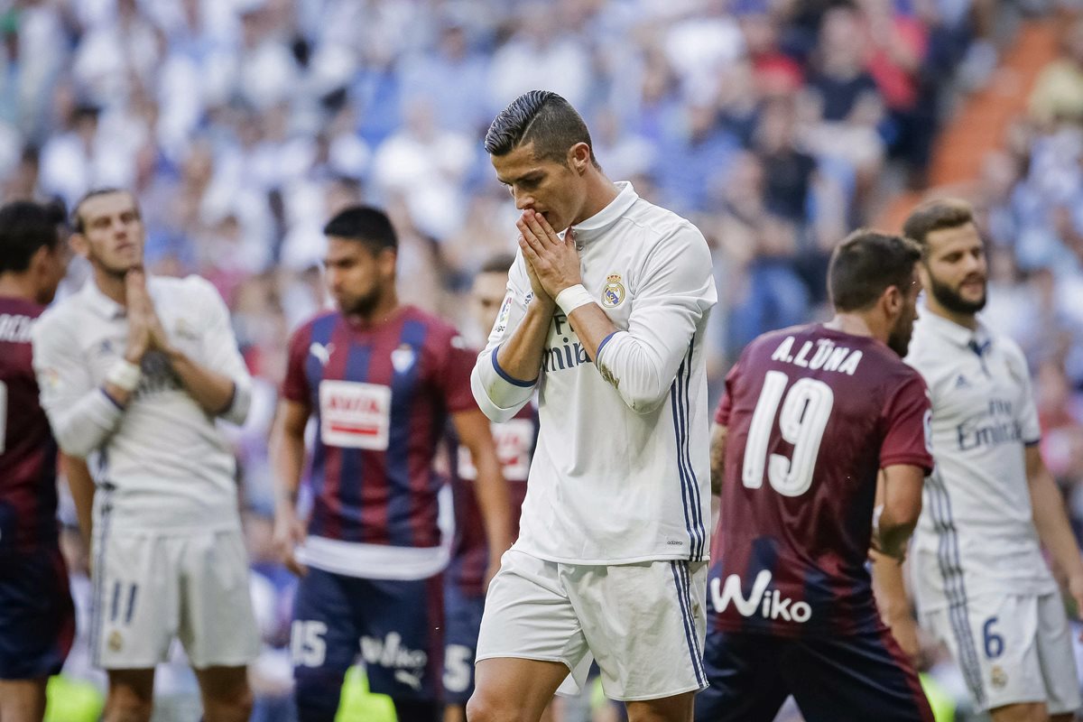 El Real Madrid cedió un empate 1-1 contra Eibar en el Santiago Bernabéu. (Foto Prensa Libre: EFE).