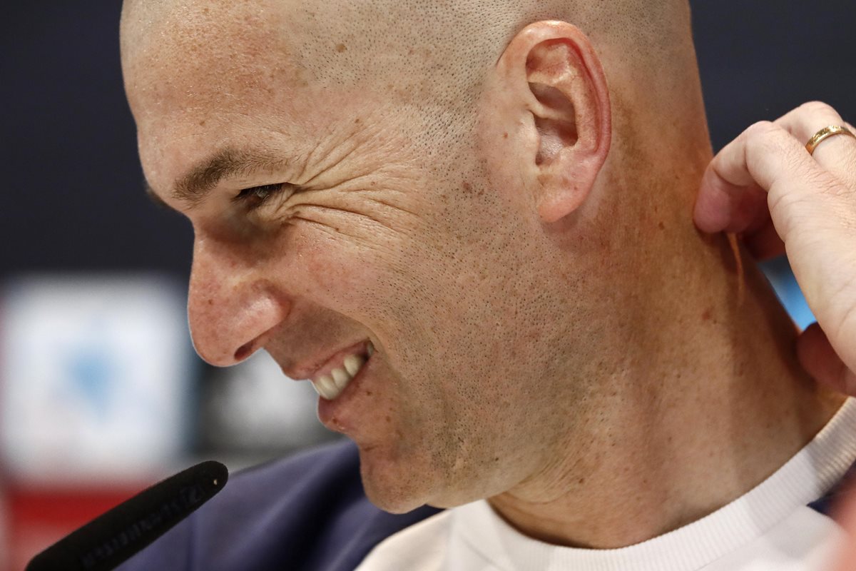 El entrenador del Real Madrid, Zinedine Zidane, habló en conferencia de prensa este viernes. (Foto Prensa Libre: EFE)