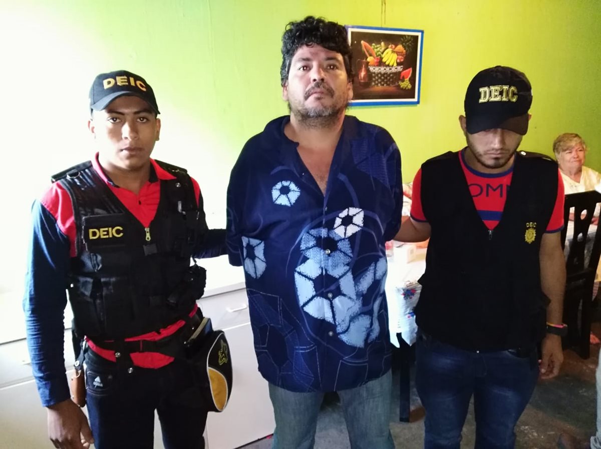 Mynor René Medrano Pineda en el momento de su captura sindicado de asesinato de una joven. (Foto Prensa Libre: Estuardo Paredes)