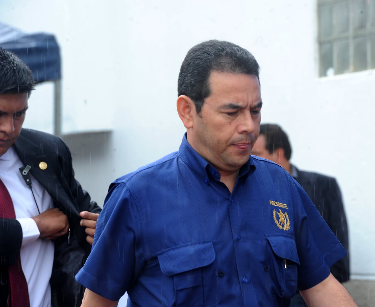 Jimmy Morales es criticado en las redes sociales por restringir garantías constitucionales. (Foto Prensa Libre: Hemeroteca PL)