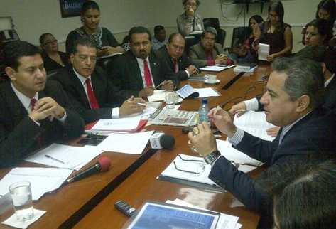 Ministro de Finanzas, Pavel Centeno, durante citación de Líder. (Foto Prensa Libre: Estuardo Paredes)