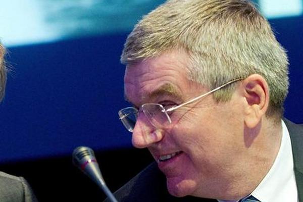 Thomas Bach, presidente del Comité Olímpico Internacional, dijo que analizará las propuestas. (Foto Prensa Libre: EFE)
