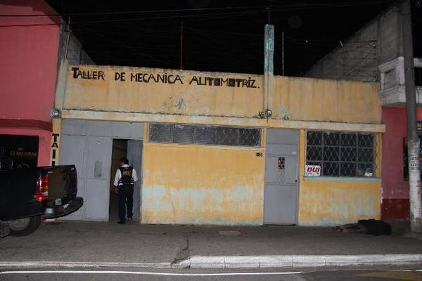 Vivienda en la cual se desarrolló el allanamiento. (Foto Prensa Libre: PNC)