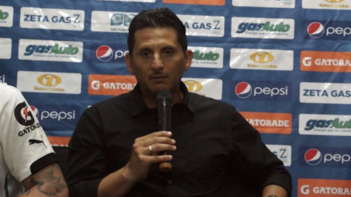 Ronald González asegura que se ha perdido mucho talento del futbol guatemalteco con la suspensión de la Fedefut. (Foto Prensa Libre: Jorge Ovalle)