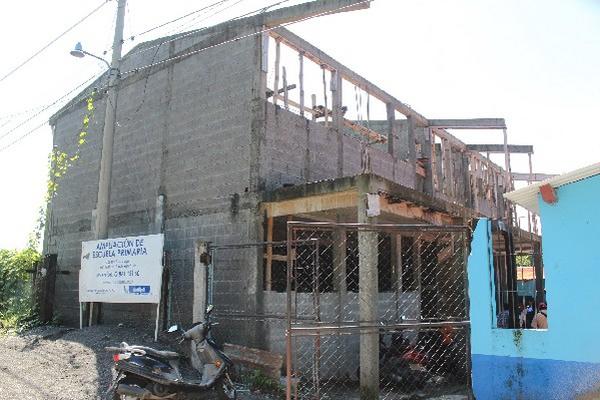 Construcción de aulas en escuela de San Gabriel se encuentra abandonada.