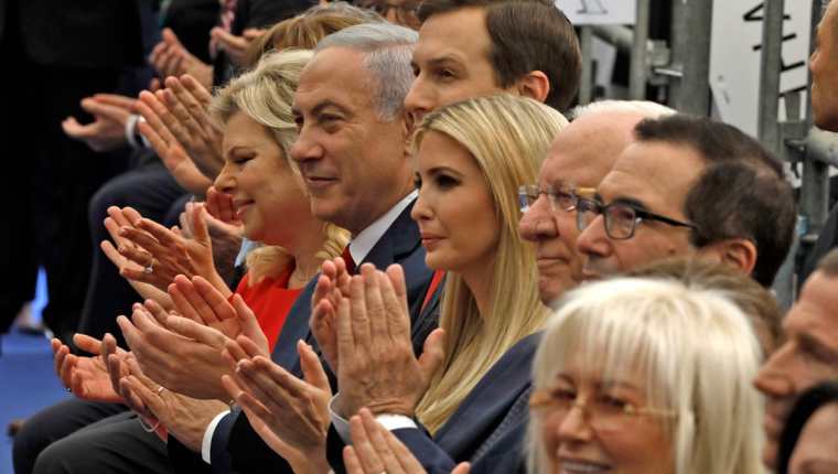 Funcionarios de Gobierno de Israel y EE. UU., durante ceremonia de inauguración de la embajada americana. (Foto Prensa Libre: AFP)