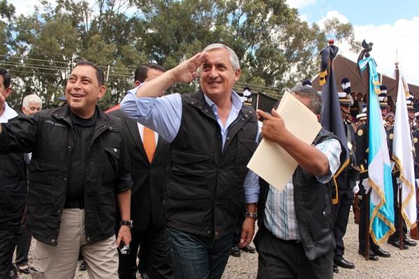 El presidente Otto Pérez Molina y funcionarios de Gobernación estuvieron presentes en la graduación de más de 500 agentes policiales. (Foto Prensa Libre: Mike Castillo)<br _mce_bogus="1"/>