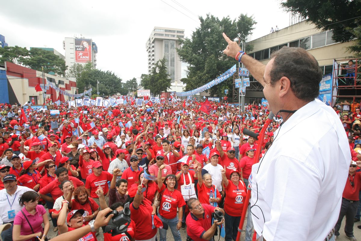 Alejandro Gimmattei en una gira de trabajo como candidato presidencial en el 2007 por la Gana. (Foto Prensa Libre: Hemeroteca PL)