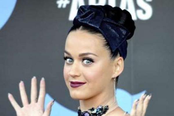 La cantante Katy Perry es popular en Twitter. (Foto Prensa Libre: EFE)