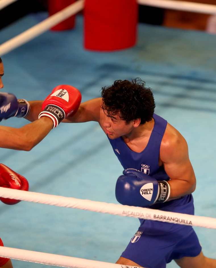 Léster Martínez, en acción, durante los Juegos Centroamericanos y del Caribe. (Foto Prensa Libre: Carlos Vicente)