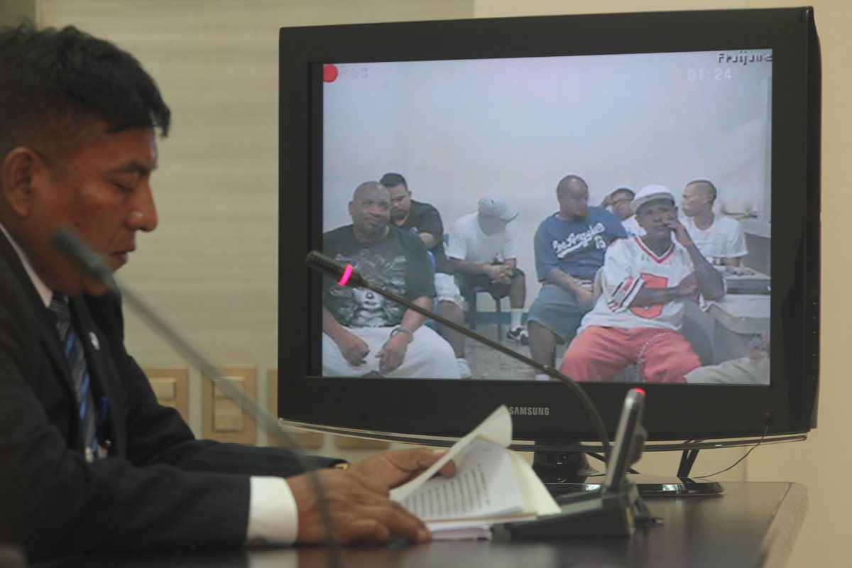 Los nueve condenados escucharon la sentencia por videoconferencia desde El Boquerón, como medida de seguridad. (Foto Prensa Libre: Álvaro Interiano)
