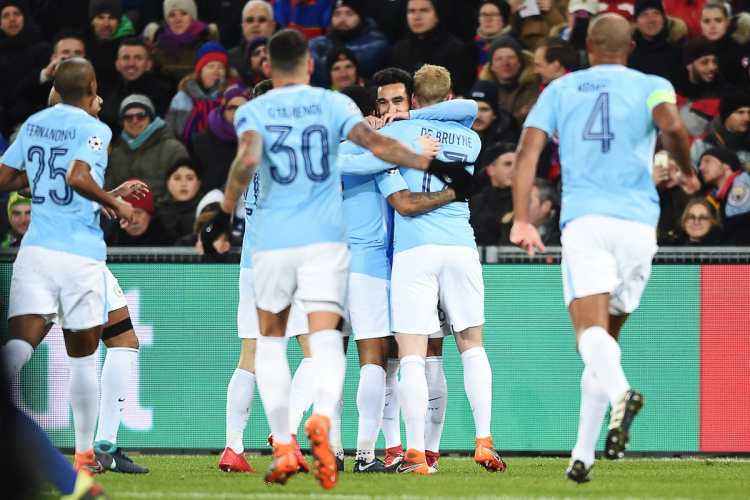 Los jugadores del Manchester City se muestran eufóricos con la goleada frente al Basilea. (Foto Prensa Libre: AFP)