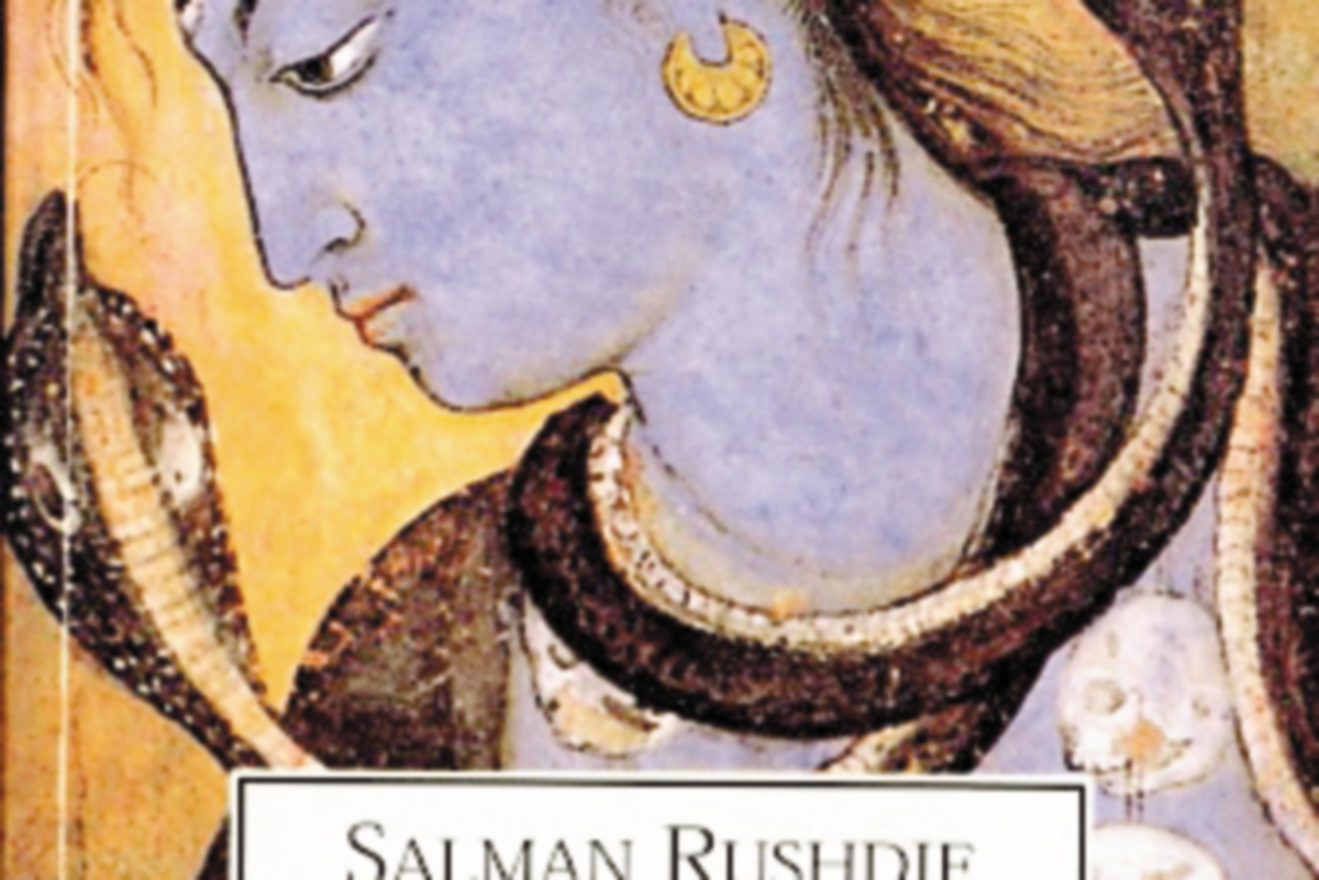 Uno de los libros de Sir Salman Rushdie, escritor y ensayista británico. (Foto Prensa Libre: Hemeroteca PL)