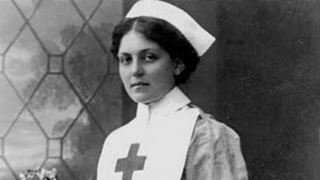 Violet Constance Jessop nació en Argentina de padres irlandeses y sobrevivió a dos de los naufragios más famosos del siglo XX. (Aquí se la ve como enfermera durante la Primera Guerra Mundial). VIOLET JESSOP / GOBIERNO BRITÁNICO
