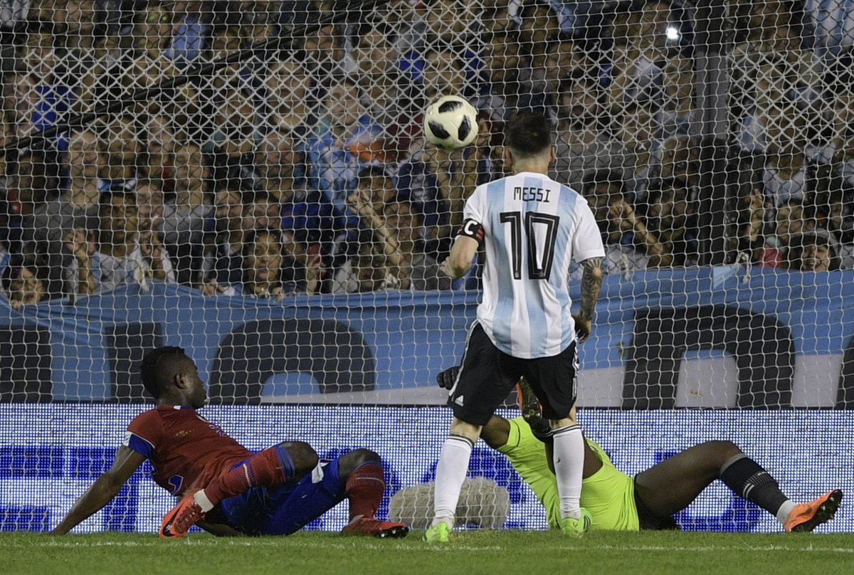 Lionel Messi mostró liderazgo en la victoria de Argentina 4-0 contra Haití. (Foto Prensa Libre: AFP)