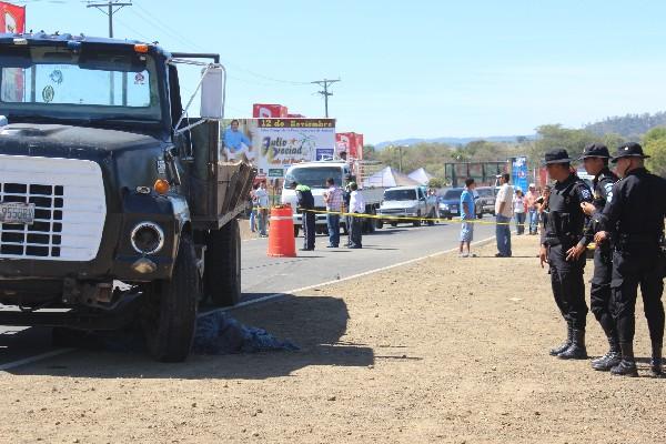 El  cadáver  de Jesús García Godoy quedó  debajo del  camión.