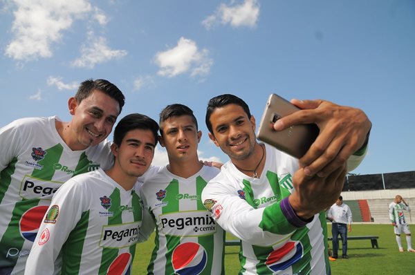 Los elementos del conjunto de Antigua GFC lucen bastante motivados, por el buen momento que pasan.(Foto Prensa Libre: Carlos Vicente)