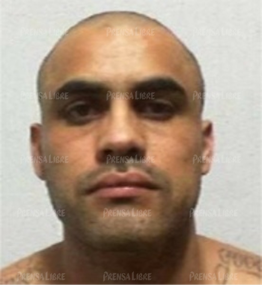 El Blocky, es hermano de Aldo Dupié Ochoa Mejía, alias el Lobo, líder del barrio 18, de pie en una audiencia en la Torre de Tribunales. (Foto Prensa Libre: Hemeroteca PL)