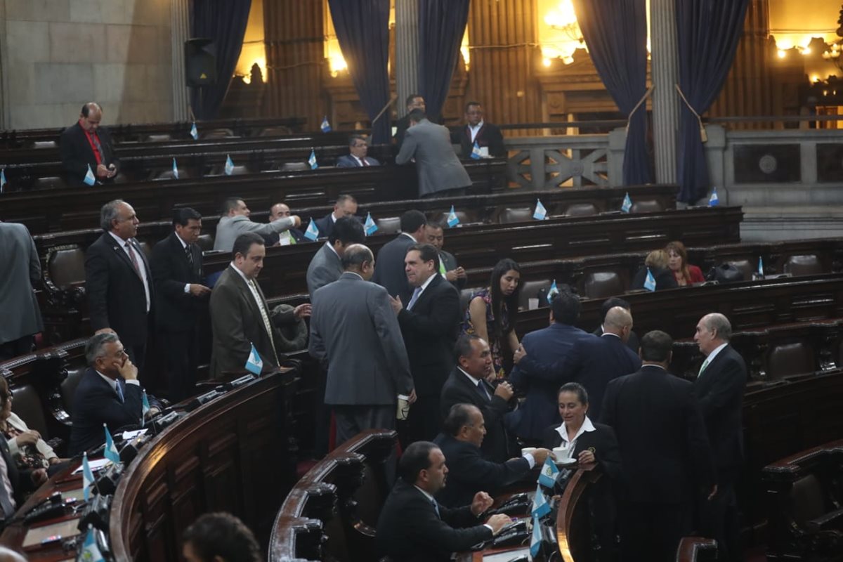 El pleno del Congreso aprobó el decreto 20-2018, además discutió otras iniciativas en primera y segunda lectura. (Foto Prensa Libre: Érick Ávila)