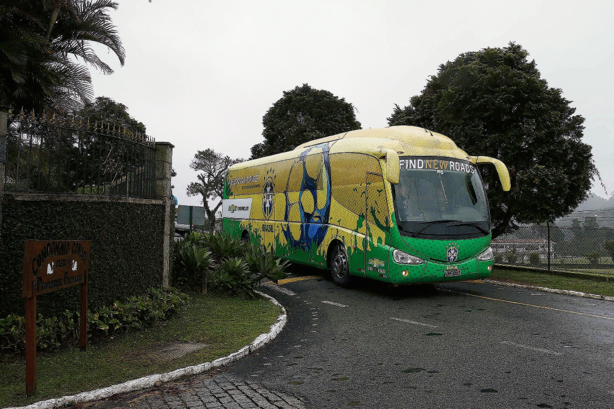 La selección brasileña llega a Granja Comary para iniciar su concentración previa a la Copa América en la ciudad de Teresópolis, en la sierra de Río de Janeiro. (Foto Prensa Libre: EFE)