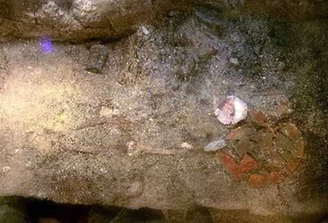 panorámica del entierro 61, tumba real, con su ajuar funerario.