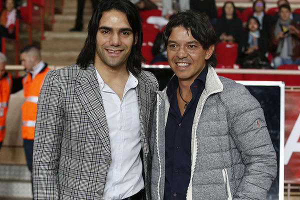 Radamel Falcao observó el fin de semana el juego entre su equipo el Mónaco y el Nantes. (Foto Prensa Libre: AFP)