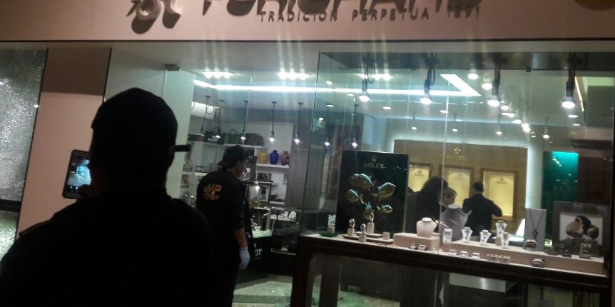El Ministerio de Gobernación califica de atípico el robo a joyerías, dentro de centro comercial de la zona 10. (Foto Prensa Libre: Cortesía)