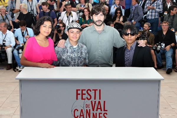 Karen martínez, junto al resto del elenco de la cinta La jaula de oro.