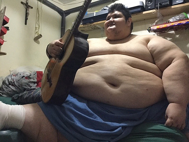 Juan Pedro, el joven mexicano que pesa 1100 libras y es conocido como el más obeso del planeta. (Foto Prensa Libre: EFE).